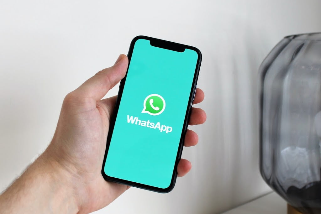 Is een akkoord per mail of WhatsApp van werknemer voldoende voor overeenstemming van een beëindigingsovereenkomst?