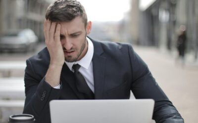 Kan een werknemer met een tijdelijk arbeidscontract bij opzegging verplicht worden in dienst te blijven?